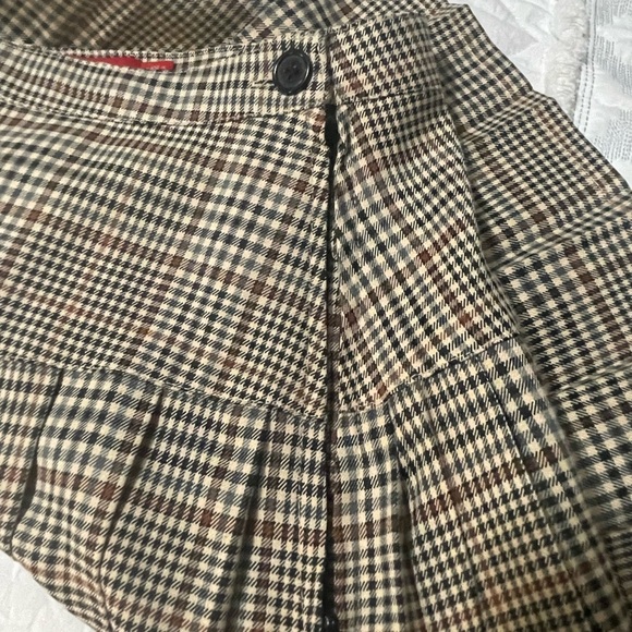 Woman’s Dickies plaid wide width pleated mini skirt. Side zip w button. Tan - Picture 7 of 14